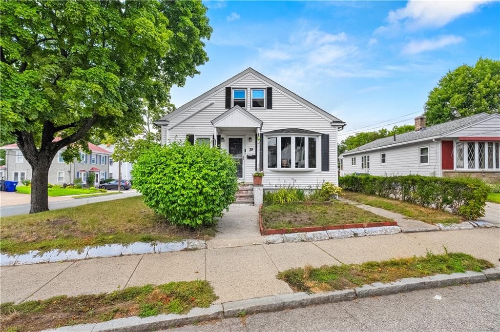 Single Family Residence at 39 Bolton Avenue, Providence, photo 3 of 41