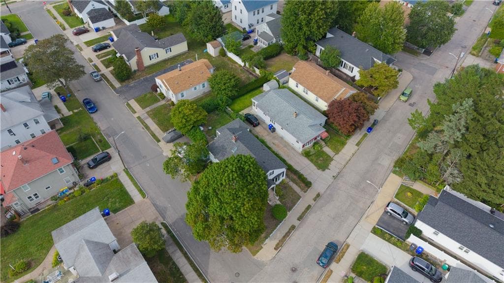 Single Family Residence at 39 Bolton Avenue, Providence, photo 14 of 41