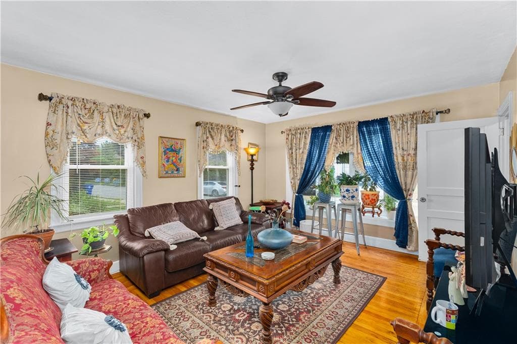 Single Family Residence at 39 Bolton Avenue, Providence, photo 15 of 41