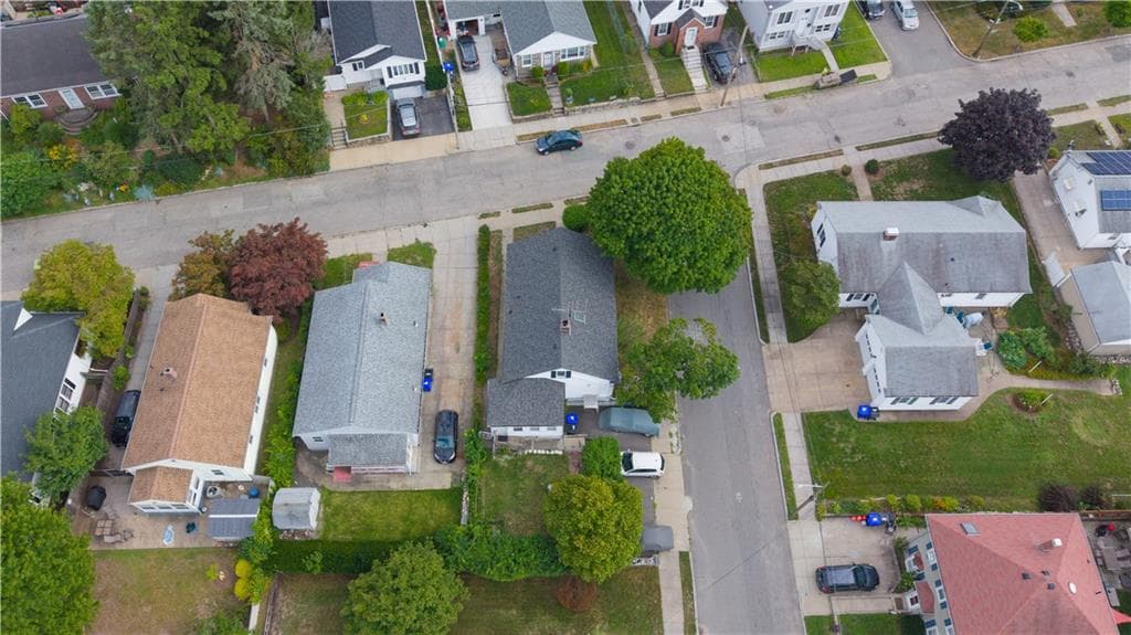 Single Family Residence at 39 Bolton Avenue, Providence, photo 11 of 41