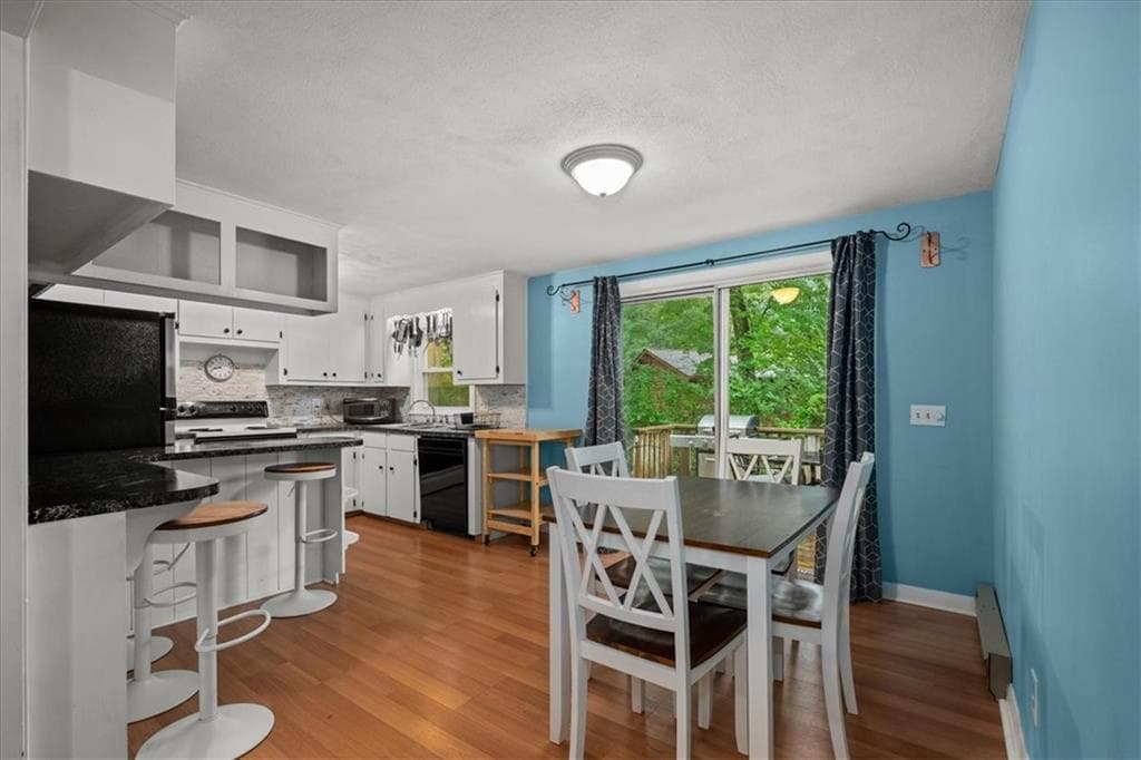 Single Family Residence at 10 Bow Run, Narragansett, photo 2 of 48