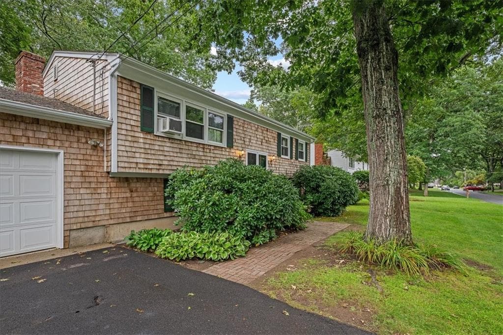 Single Family Residence at 10 Bow Run, Narragansett, photo 46 of 48