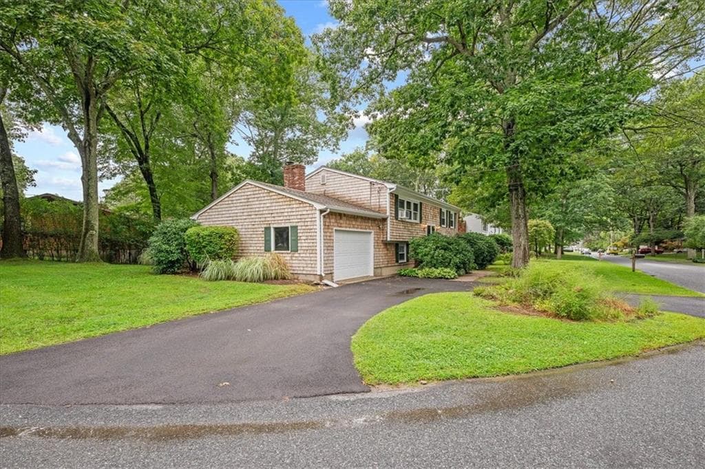Single Family Residence at 10 Bow Run, Narragansett, photo 47 of 48