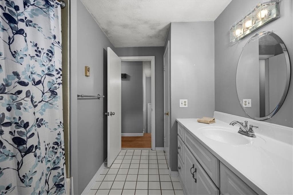 Single Family Residence at 10 Bow Run, Narragansett, photo 16 of 48