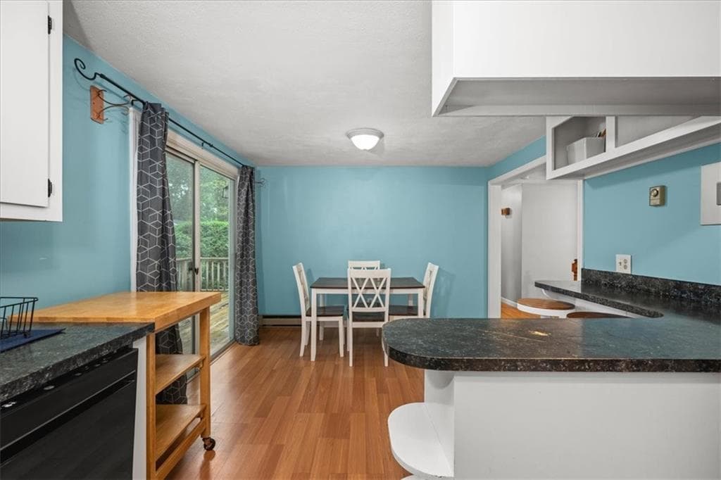 Single Family Residence at 10 Bow Run, Narragansett, photo 7 of 48
