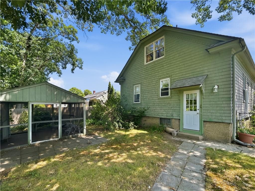 Single Family Residence at 131 Welfare Avenue, Warwick, photo 7 of 14