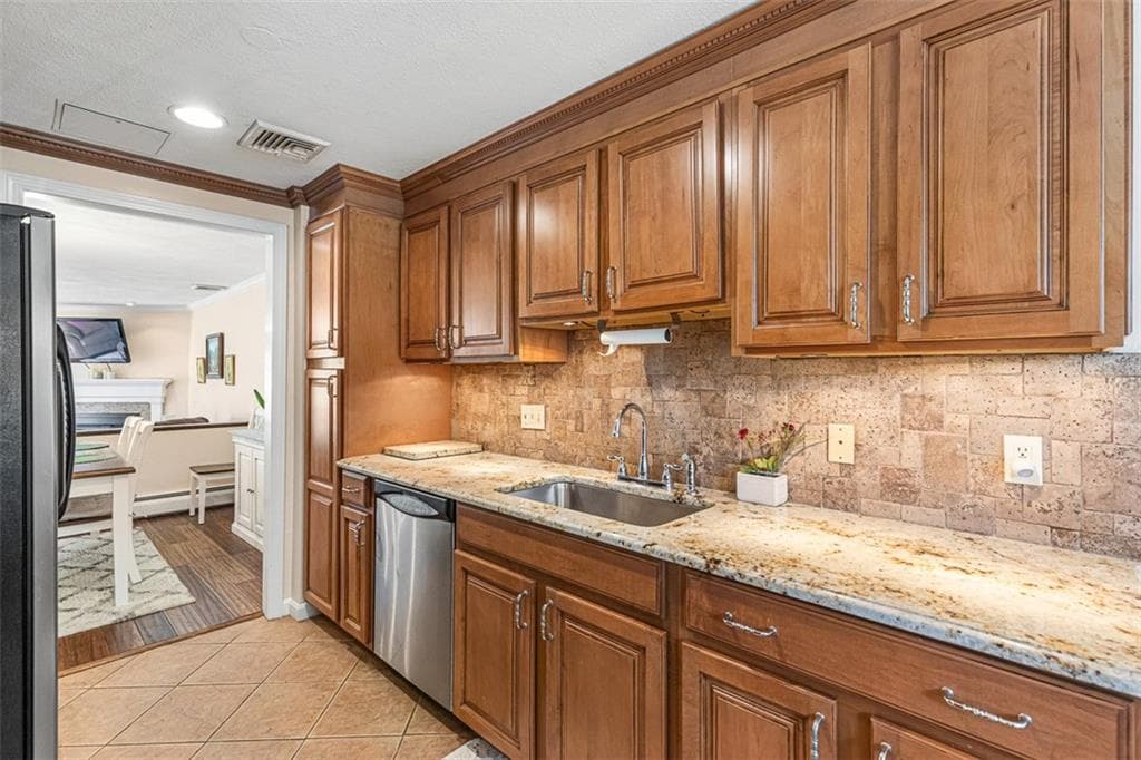 Condominium at 58 Needle Grove Point UNIT B, North Providence, photo 6 of 49