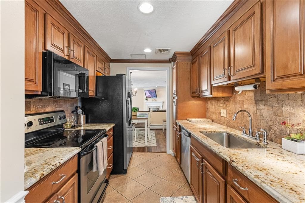 Condominium at 58 Needle Grove Point UNIT B, North Providence, photo 5 of 49