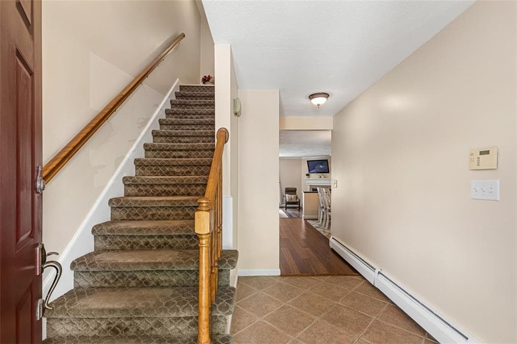 Condominium at 58 Needle Grove Point UNIT B, North Providence, photo 20 of 49