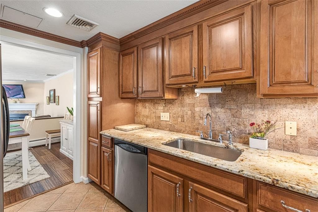 Condominium at 58 Needle Grove Point UNIT B, North Providence, photo 9 of 49