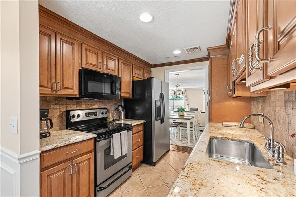 Condominium at 58 Needle Grove Point UNIT B, North Providence, photo 4 of 49