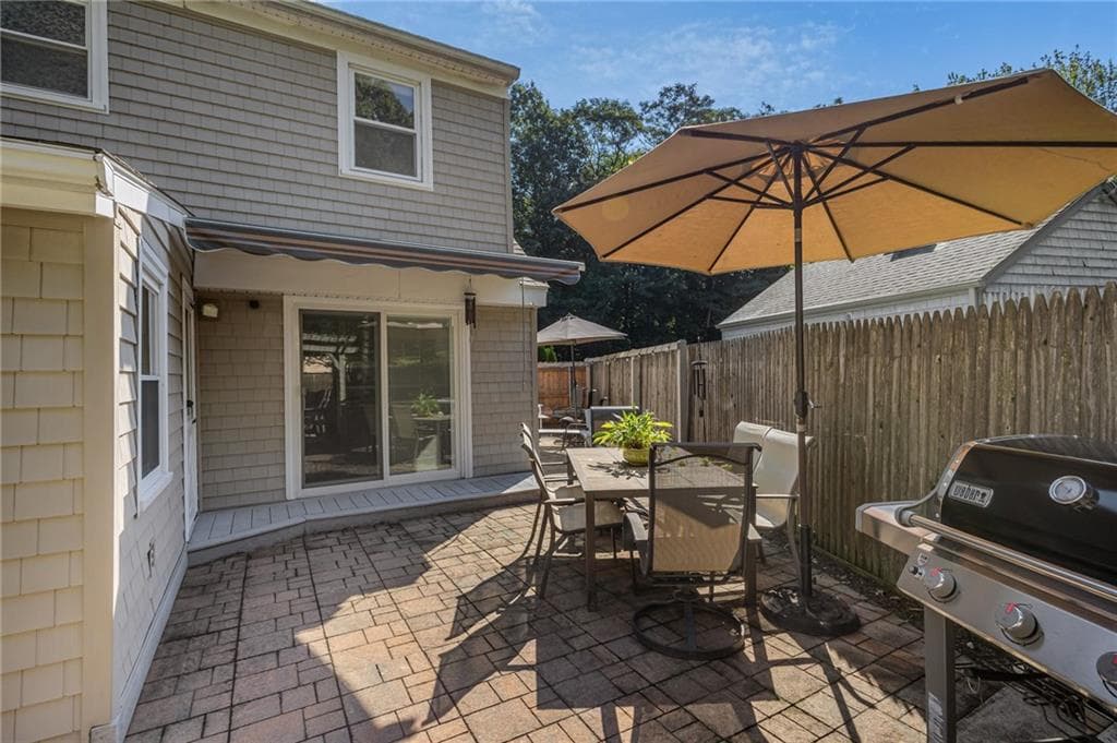 Single Family Residence at 89 Interlocken Road, East Providence, photo 4 of 25