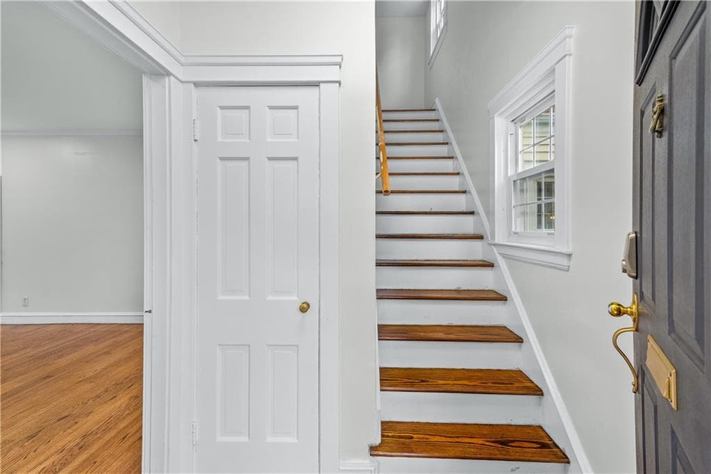 Single Family Residence at 110 Ausdale Road, Cranston, photo 5 of 36