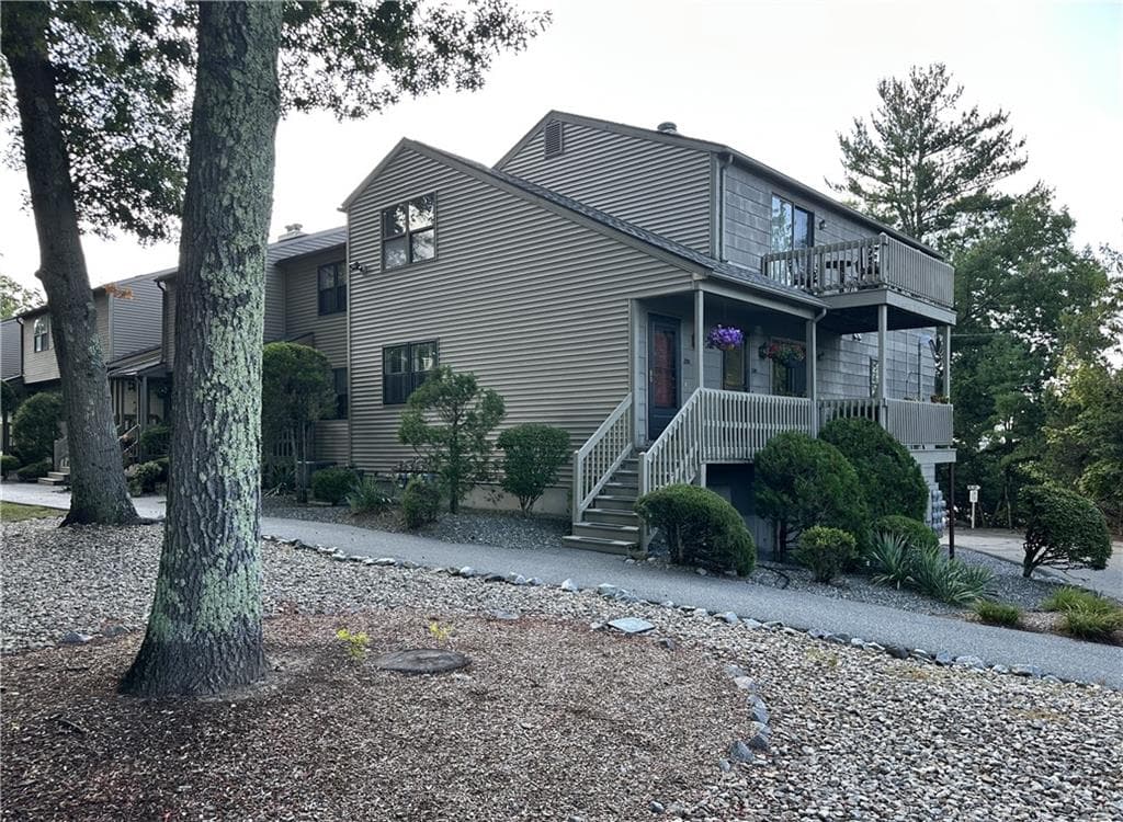 Condominium at 2709 Pinewood Drive, Smithfield, photo 2 of 29