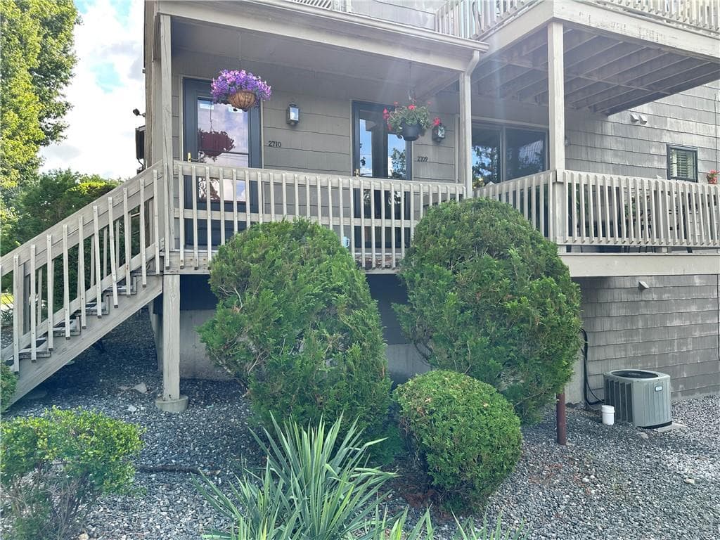Condominium at 2709 Pinewood Drive, Smithfield, photo 3 of 29