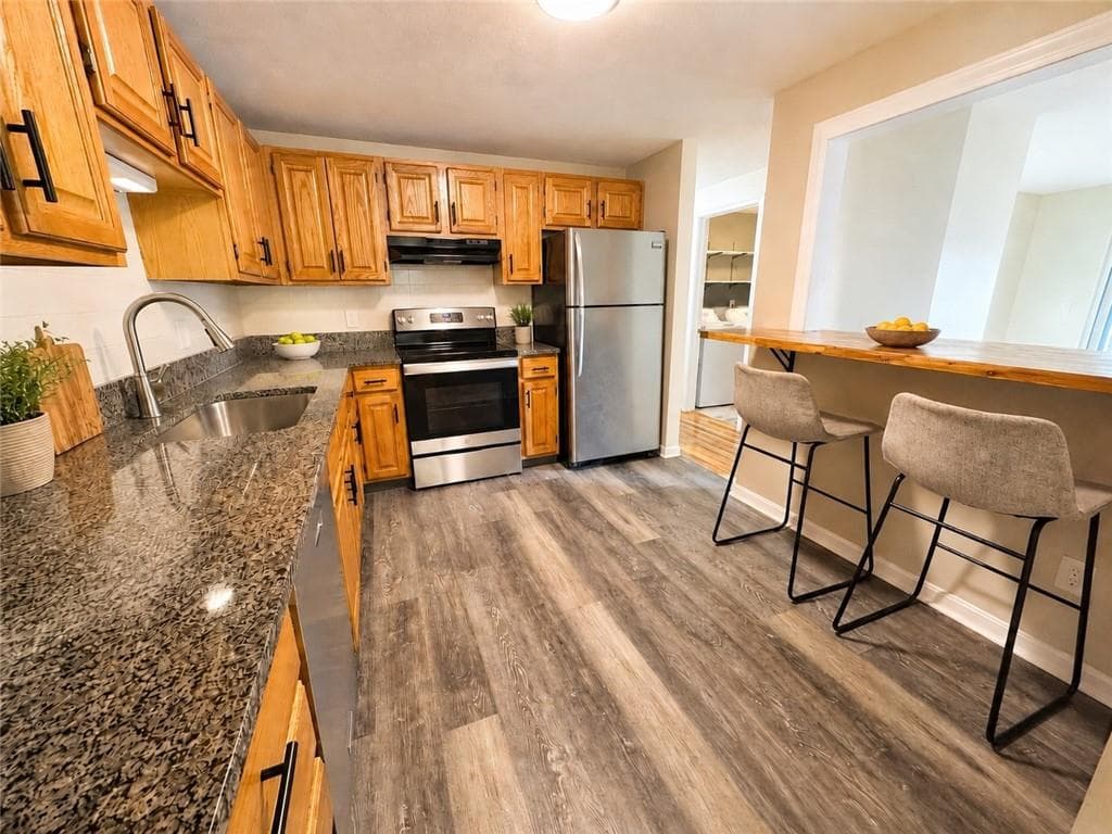 Condominium at 2709 Pinewood Drive, Smithfield, photo 9 of 29