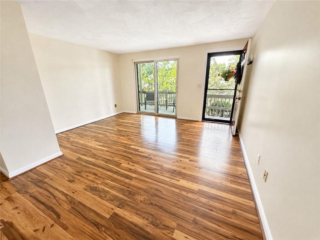 Condominium at 2709 Pinewood Drive, Smithfield, photo 8 of 29