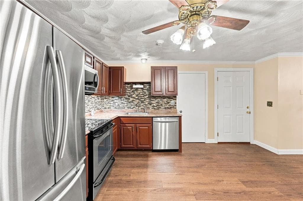 Condominium at 380 Sunset Avenue, North Providence, photo 6 of 22