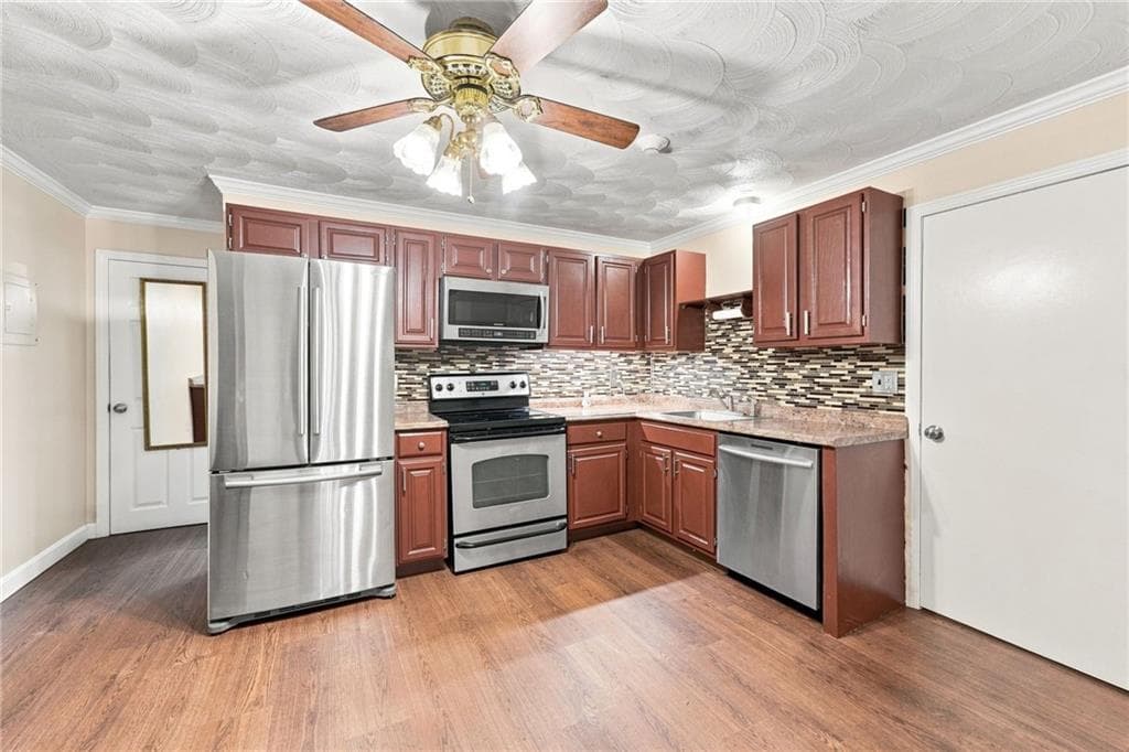 Condominium at 380 Sunset Avenue, North Providence, photo 10 of 22