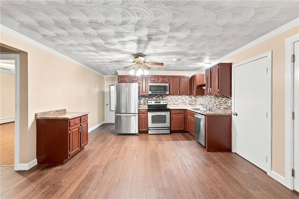 Condominium at 380 Sunset Avenue, North Providence, photo 11 of 22