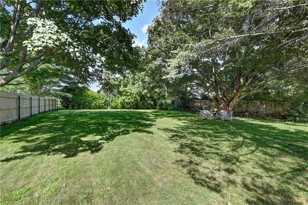 Single Family Residence at 222 Peckham Avenue, Middletown, photo 6 of 27