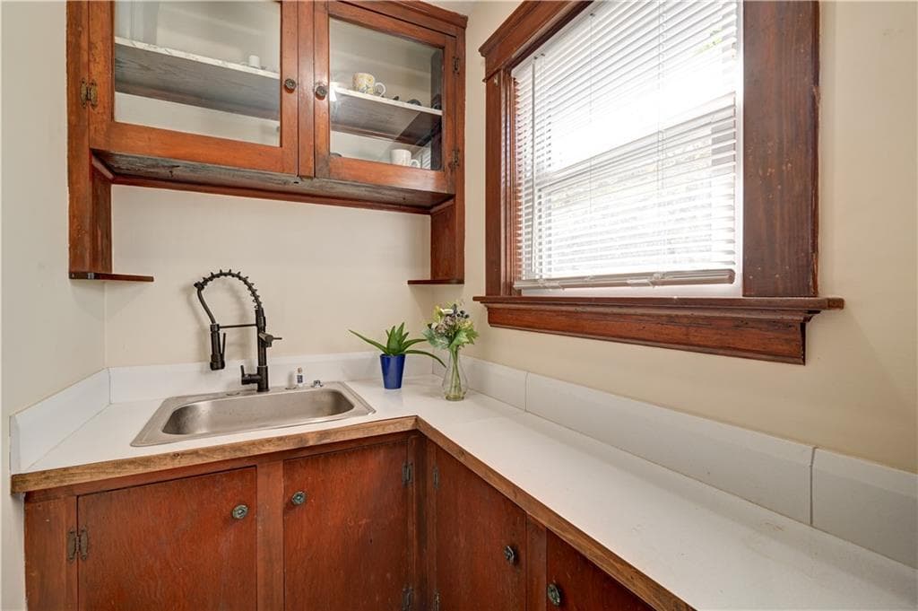 Single Family Residence at 222 Peckham Avenue, Middletown, photo 16 of 27