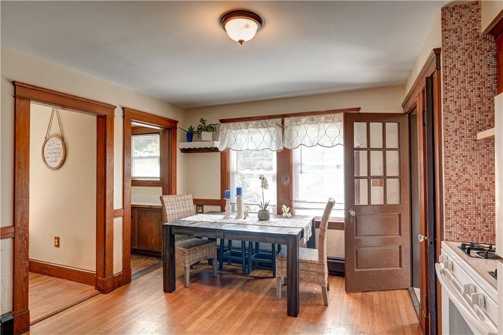 Single Family Residence at 222 Peckham Avenue, Middletown, photo 14 of 27