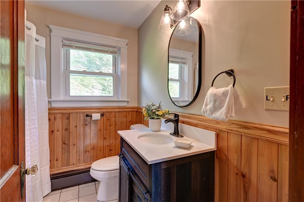 Single Family Residence at 222 Peckham Avenue, Middletown, photo 19 of 27