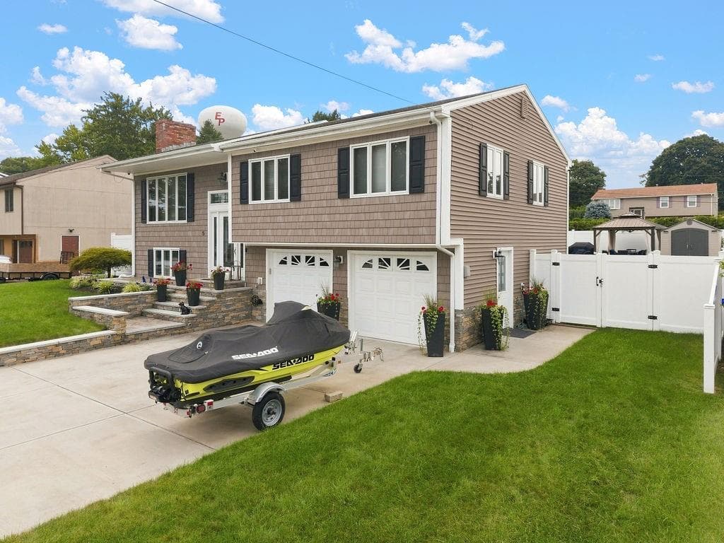 Single Family Residence at 5 Kent Avenue, East Providence, photo 13 of 50