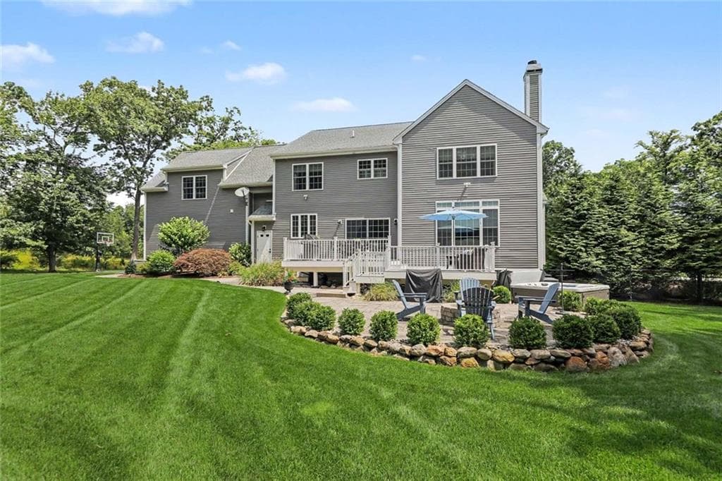 Single Family Residence at 95 Taggart Court, East Greenwich, photo 7 of 50