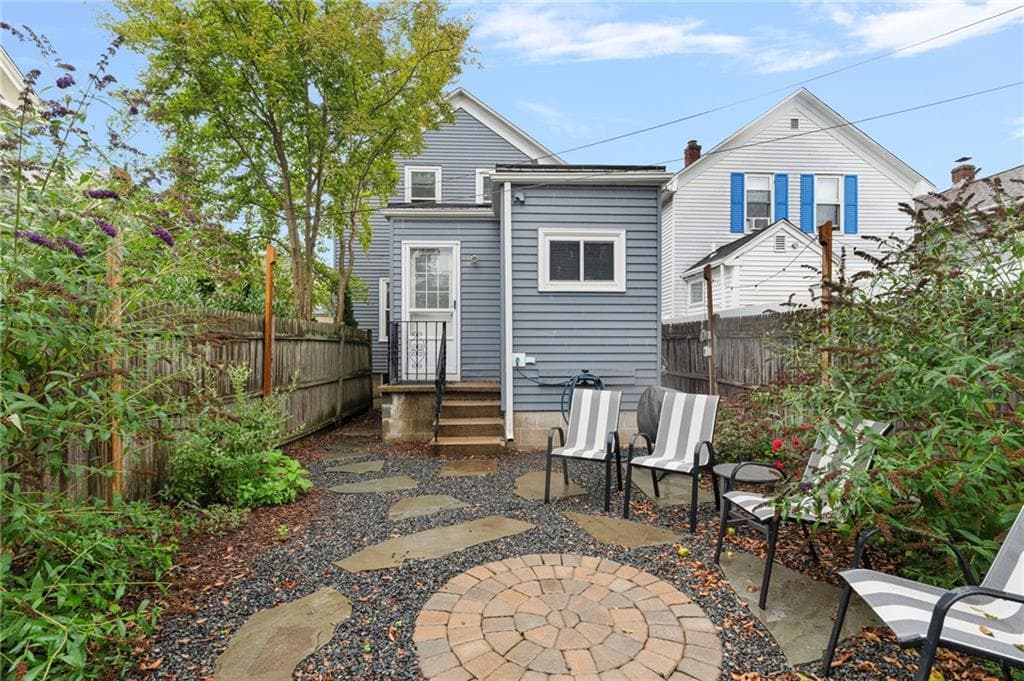 Single Family Residence at 31 Slocum Street, Newport, photo 23 of 25