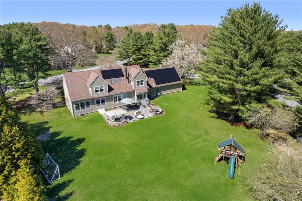 Single Family Residence at 110 Osprey Drive, East Greenwich, photo 2 of 50