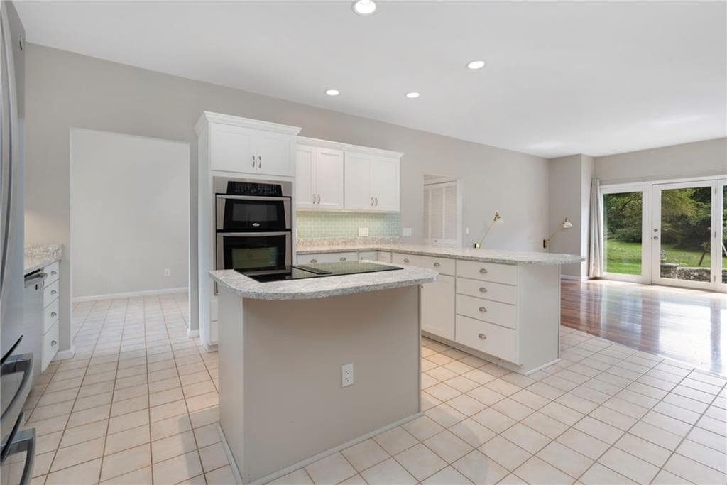 Single Family Residence at 110 Osprey Drive, East Greenwich, photo 12 of 50