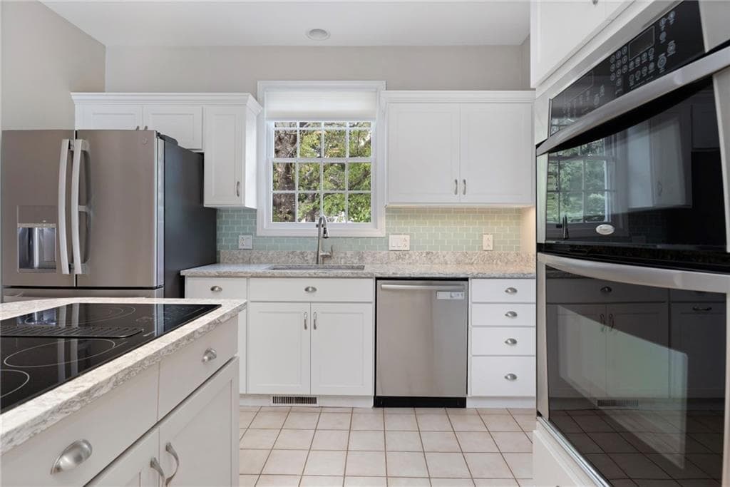 Single Family Residence at 110 Osprey Drive, East Greenwich, photo 10 of 50