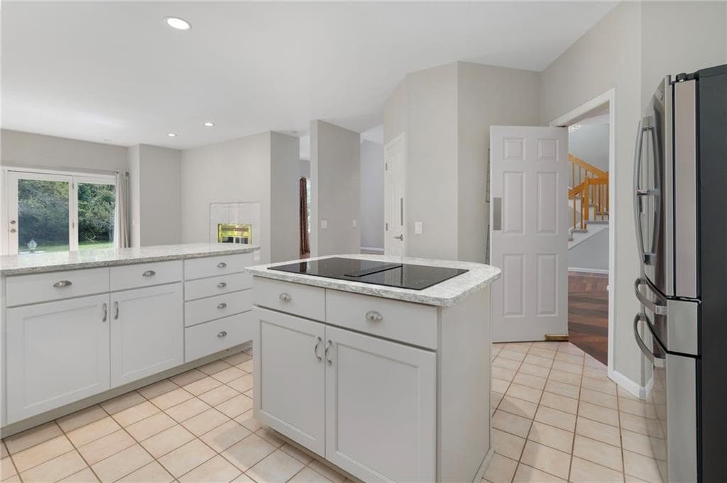 Single Family Residence at 110 Osprey Drive, East Greenwich, photo 11 of 50