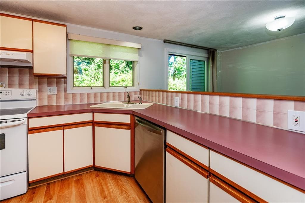 Condominium at 248 Mayfield Avenue UNIT E, Cranston, photo 13 of 45