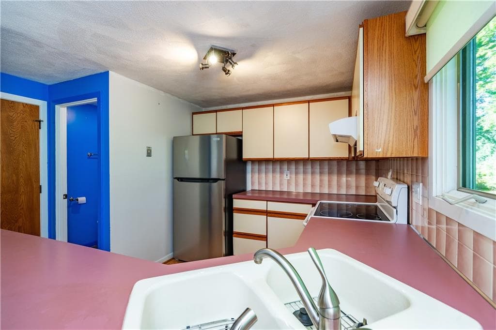 Condominium at 248 Mayfield Avenue UNIT E, Cranston, photo 17 of 45