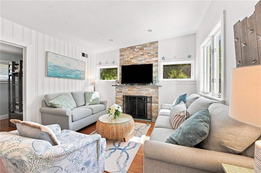 Single Family Residence at 104 Pequot Drive, Charlestown, photo 15 of 50