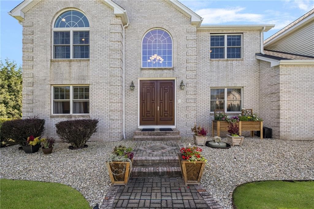 Single Family Residence at 15 W Bluebird Lane, Cranston, photo 2 of 49