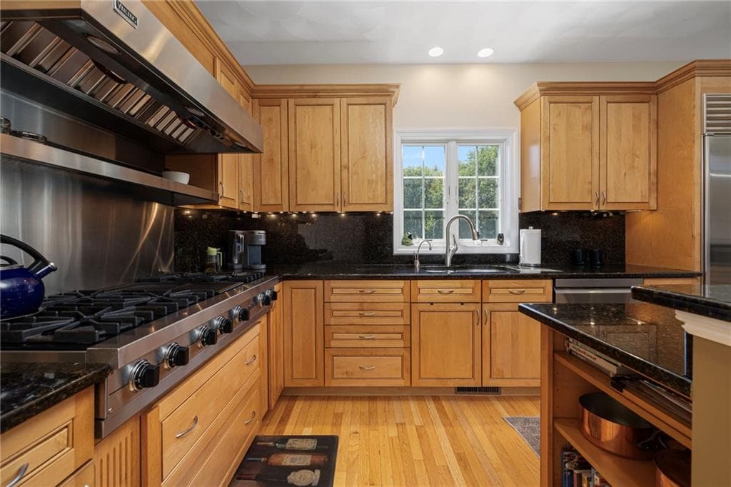 Single Family Residence at 15 W Bluebird Lane, Cranston, photo 5 of 49