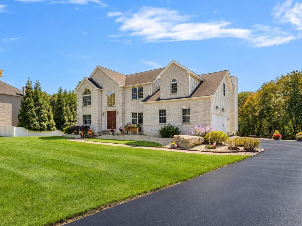 Single Family Residence at 15 W Bluebird Lane, Cranston, photo 40 of 49