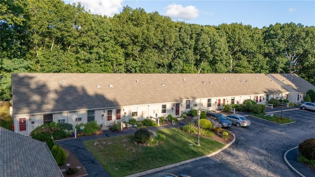 Condominium at North Providence, photo 3 of 15