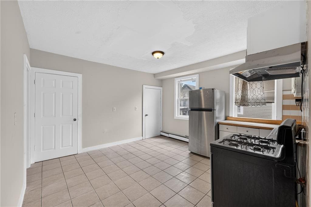 Multi Family at 33 Pekin Street, Providence, photo 6 of 23