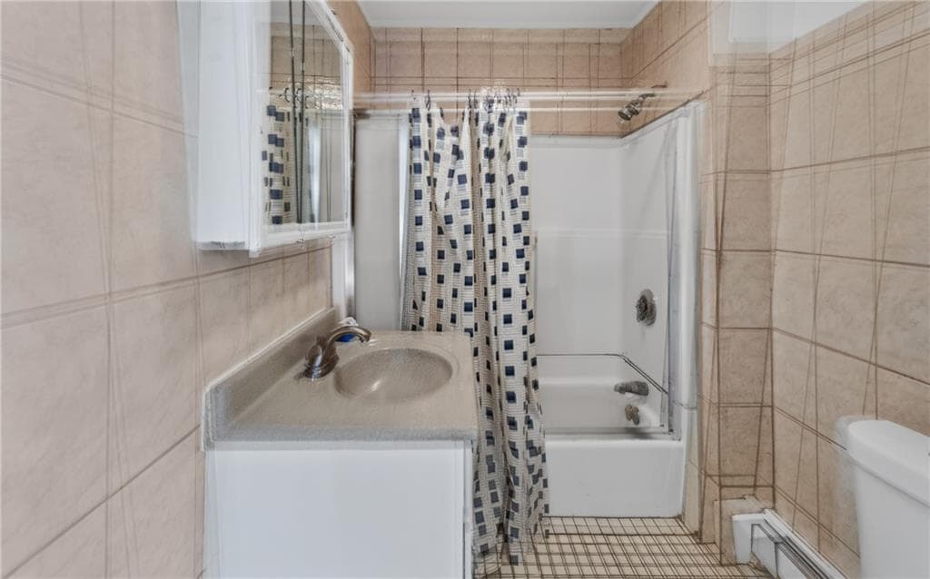 Multi Family at 33 Pekin Street, Providence, photo 7 of 23