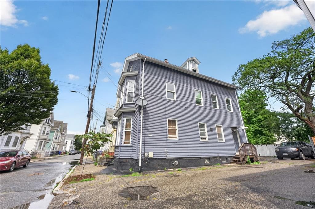 Multi Family at 33 Pekin Street, Providence, photo 3 of 23