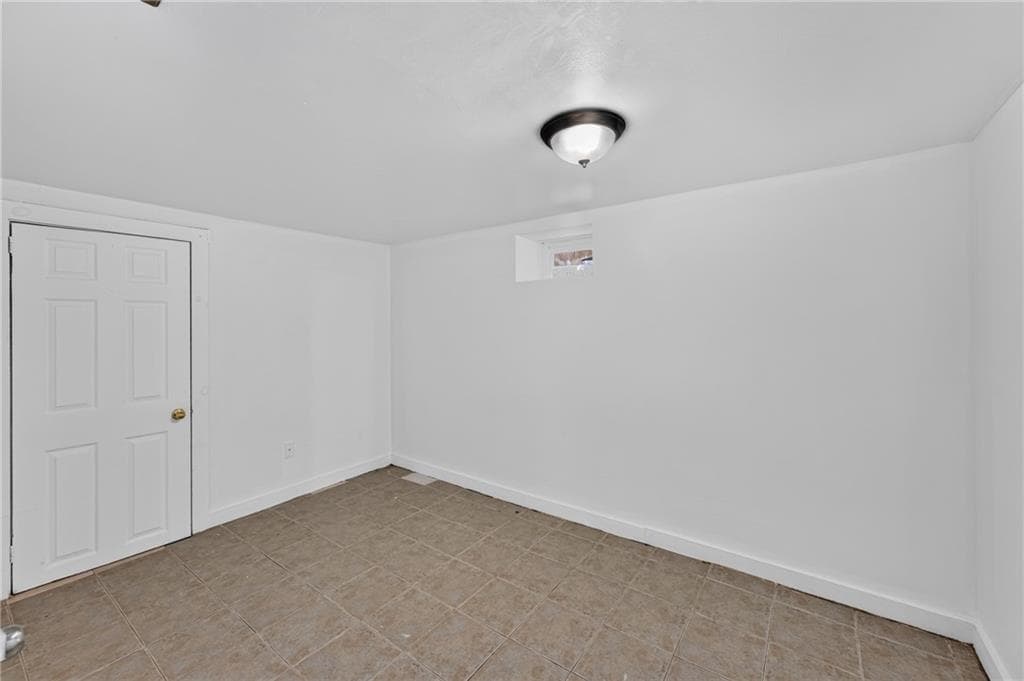 Multi Family at 33 Pekin Street, Providence, photo 18 of 23