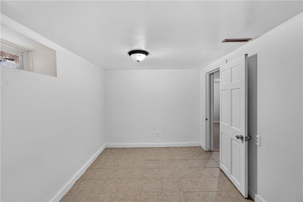 Multi Family at 33 Pekin Street, Providence, photo 19 of 23