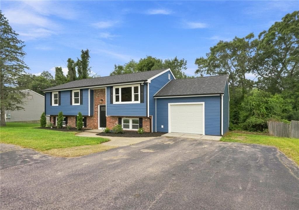 Single Family Residence at 30 Verdant Drive, Cranston, photo 2 of 40