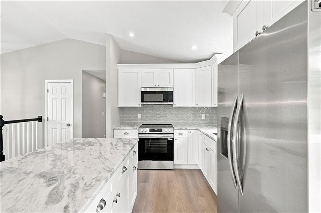 Single Family Residence at 30 Verdant Drive, Cranston, photo 10 of 40