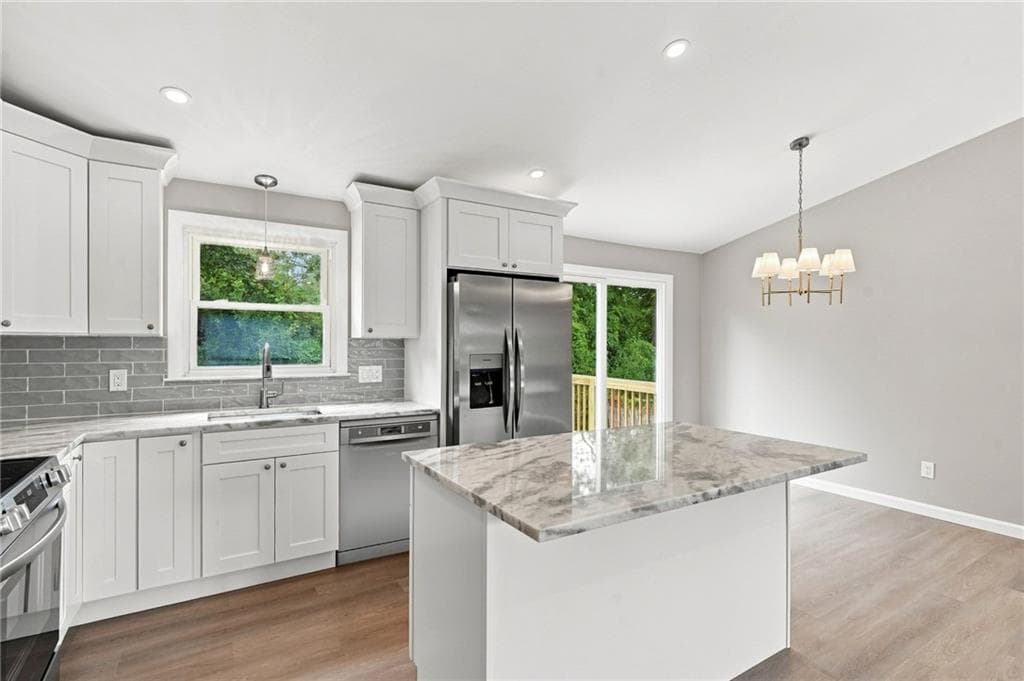 Single Family Residence at 30 Verdant Drive, Cranston, photo 11 of 40